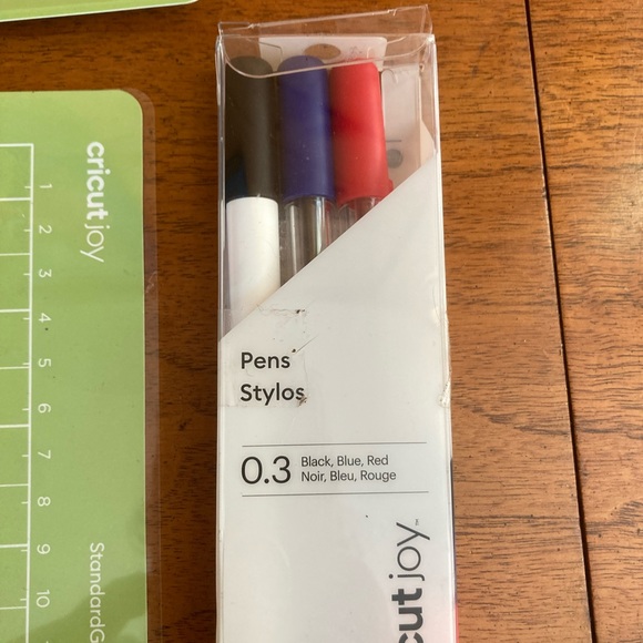 Gently Used Cricut Joy Lot - Picture 2 of 4